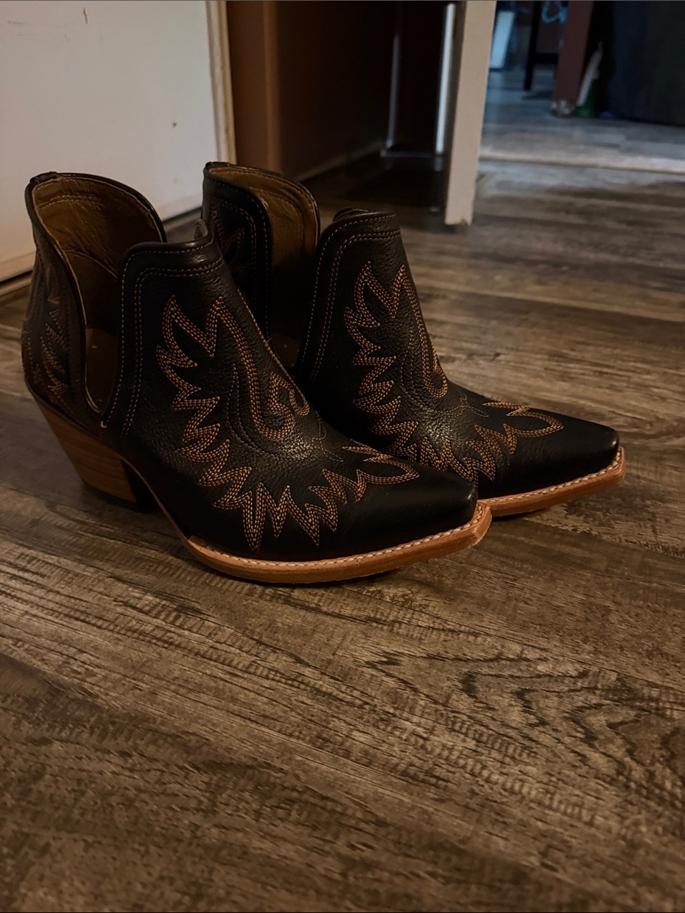 Ariat Dixon Western Ankle Booties